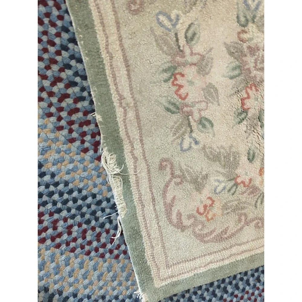 Vintage Hooked Rug, Good Condition, Pretty Floral Design 35
